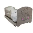 Kép 3/4 - Gyerekágy ágyneműtartóval - Oskar 70x140 cm - sonoma - rózsaszín cicás