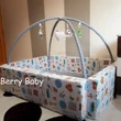 Kép 3/3 - Berry Baby Hempergő magas oldalfalakkal: Szürke pöttyös- dzsungeles