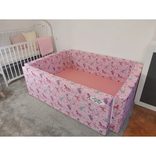 Berry Baby Hempergő magas oldalfalakkal: Pónis keret-puncs fekvő