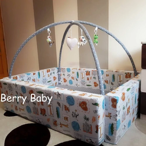 Berry Baby Hempergő magas oldalfalakkal: Szürke pöttyös- dzsungeles